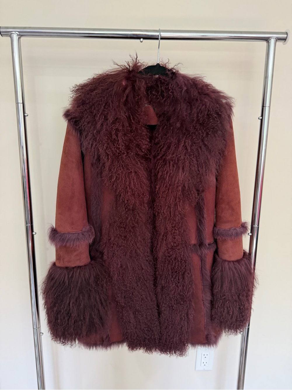 Custom burgundy vintage shearling and Tibetan lamb fur coat - Picture 12 of 12